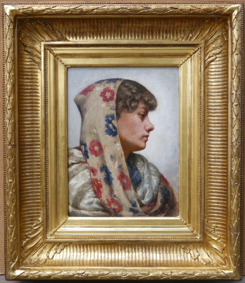 Jeune femme au foulard. Ecole vers 1900 monogrammée BM, cadre à canaux doré