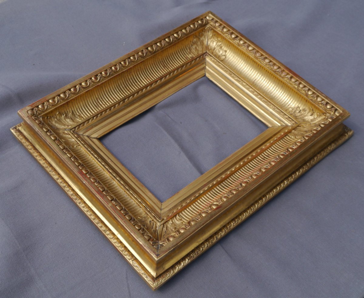 Beau cadre doré XIX è motifs canaux, vue 23,3x15,3 cm (pour 2P)-photo-1
