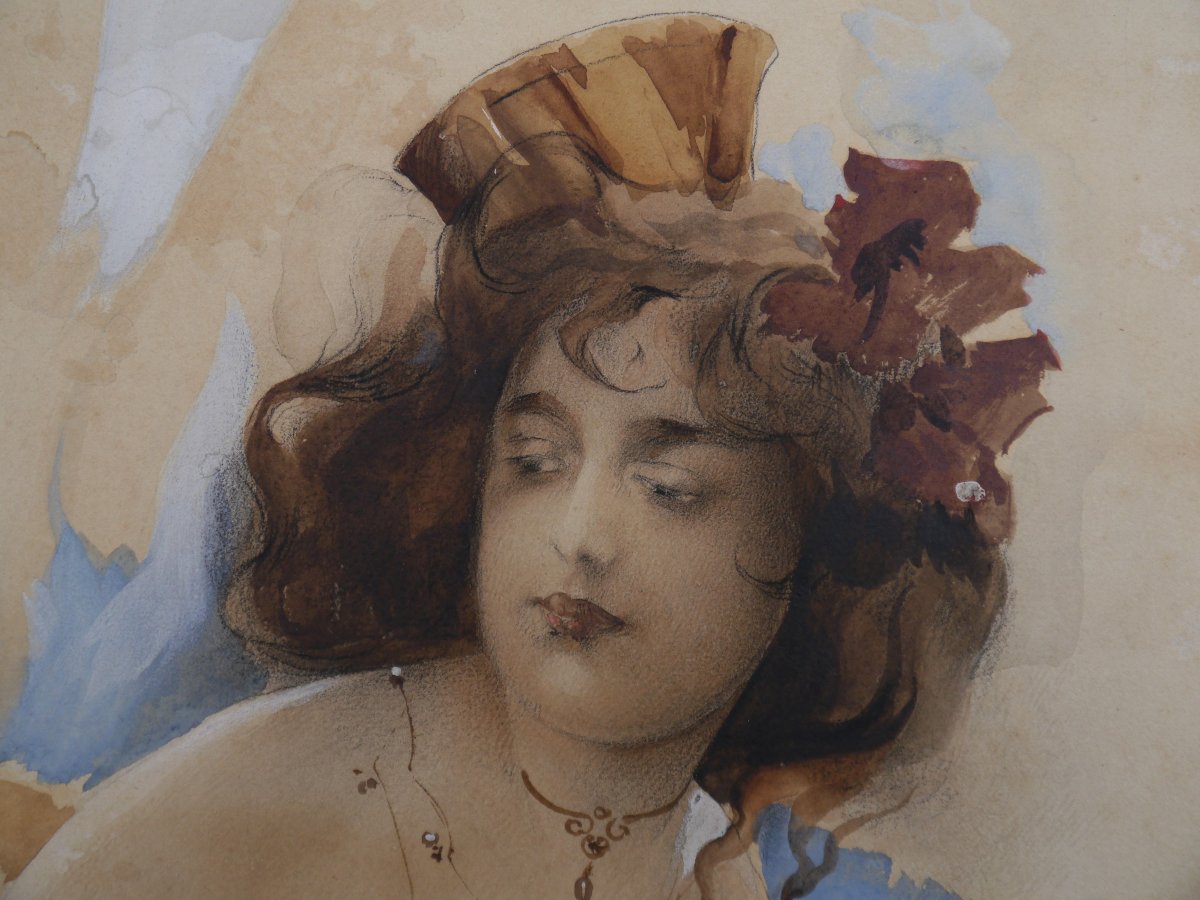 Femme au buste dénudé vers 1900. -photo-1