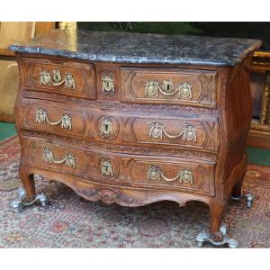 Curved 18th Century Chest Of Drawers In Carved Natural Beech