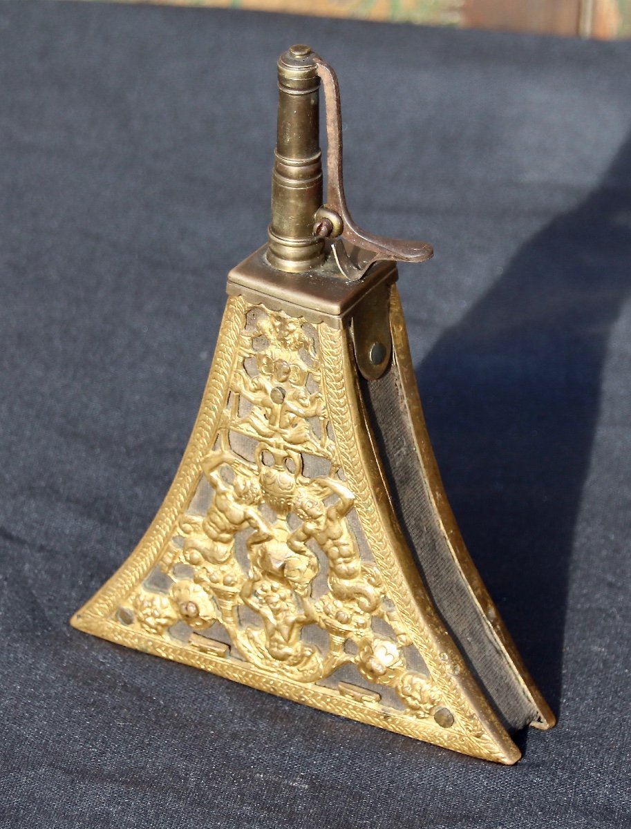 Late 16th Century Powder Pear In Brass-photo-6