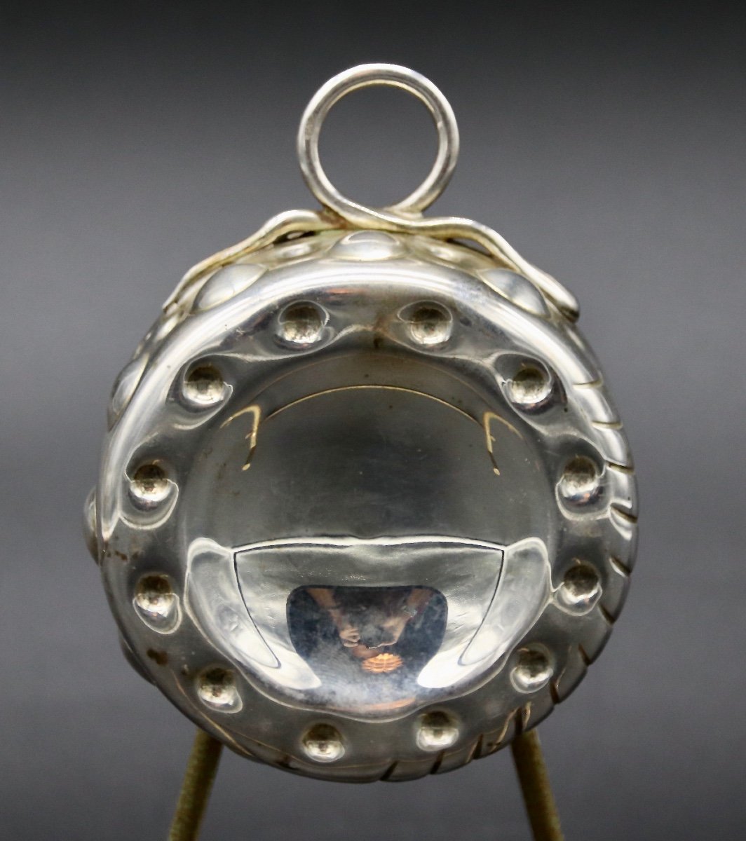 Taste Wine In Silver Twentieth-photo-5