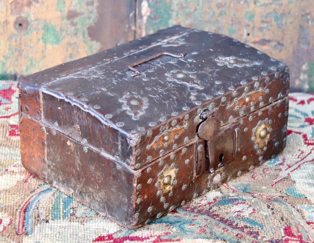 17th Century Leather Box Trimmed With Studs -photo-4
