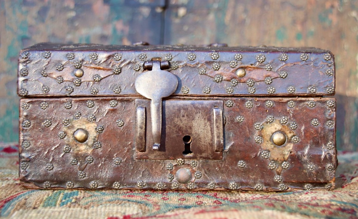 17th Century Leather Box Trimmed With Studs -photo-1