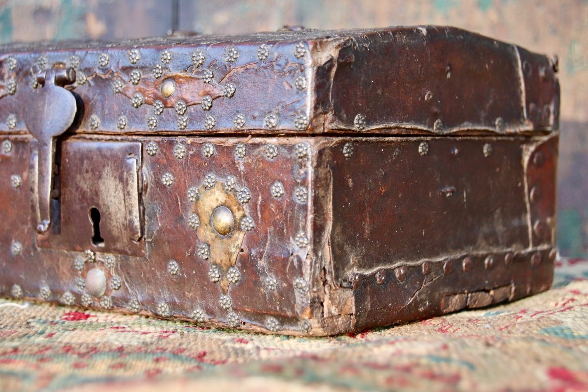 17th Century Leather Box Trimmed With Studs -photo-5