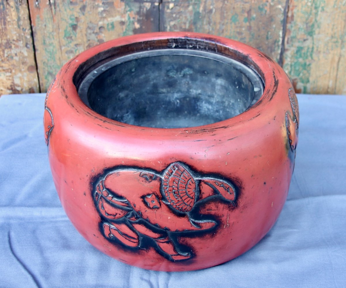 19th Century Japanese Hibachi Brazier In Lacquer -photo-3