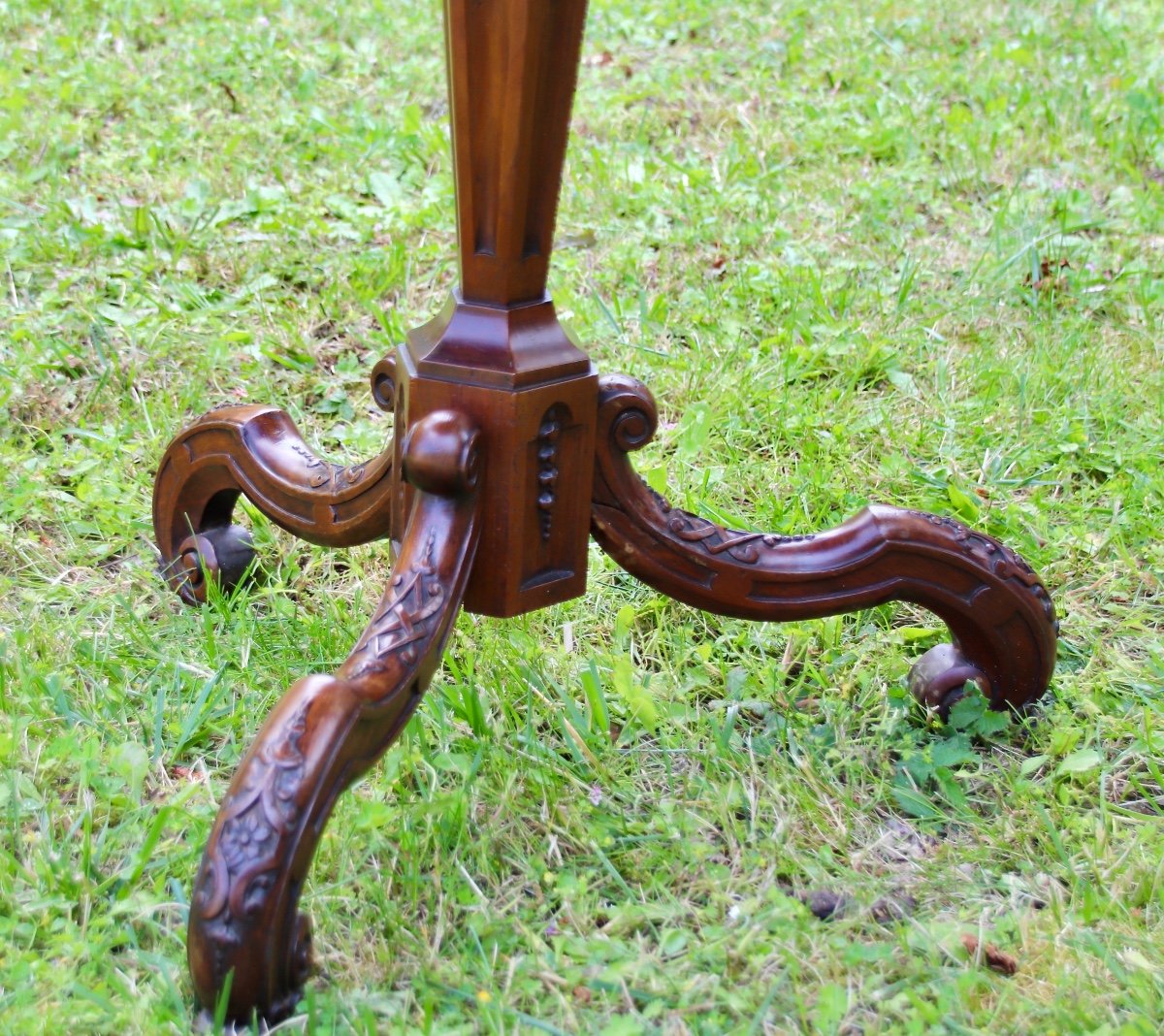 Louis XIV Period Pedestal Table In Carved Walnut With Period Tapestry-photo-1