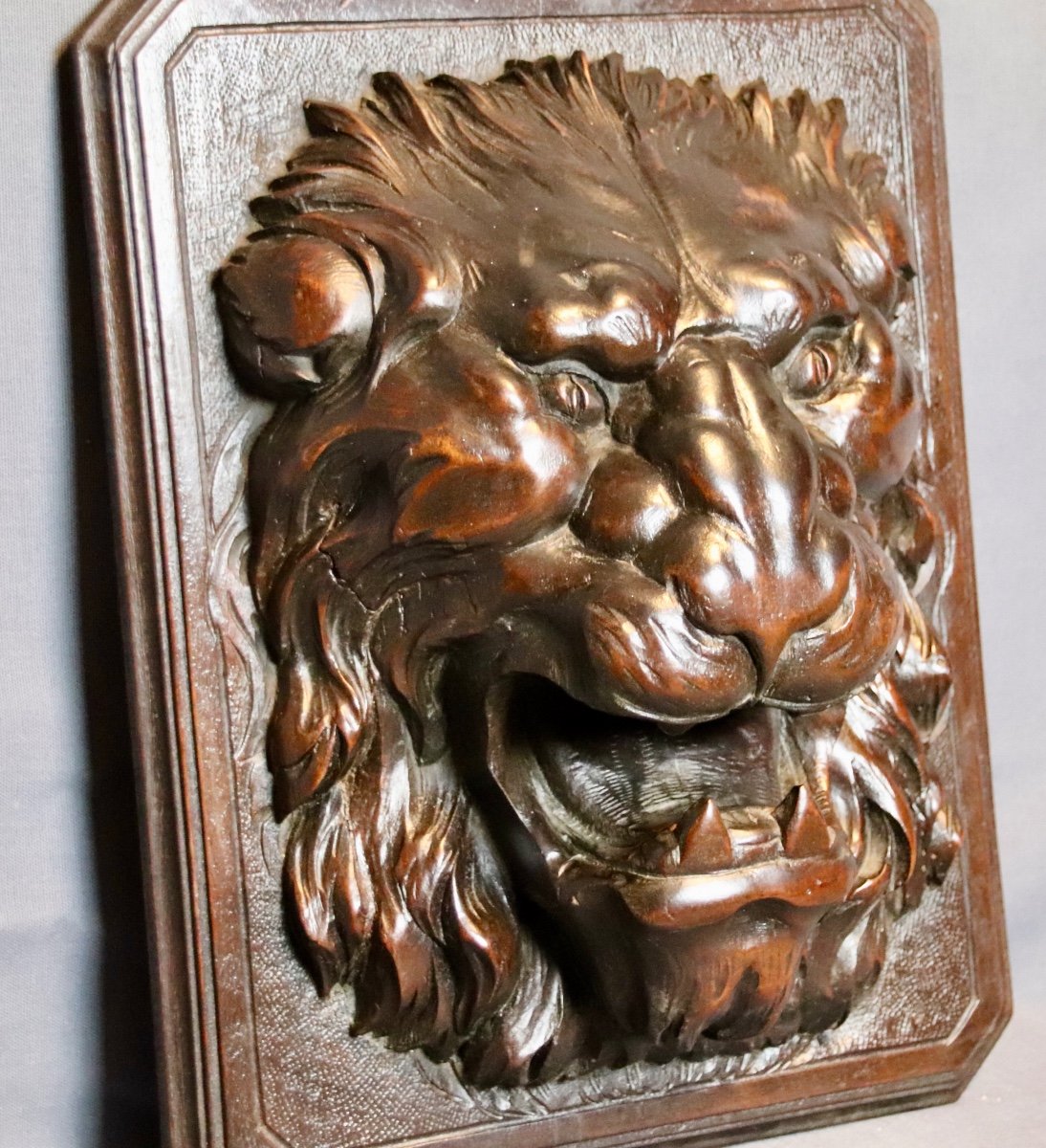 19th Century Walnut Lion Head Sculpture -photo-2
