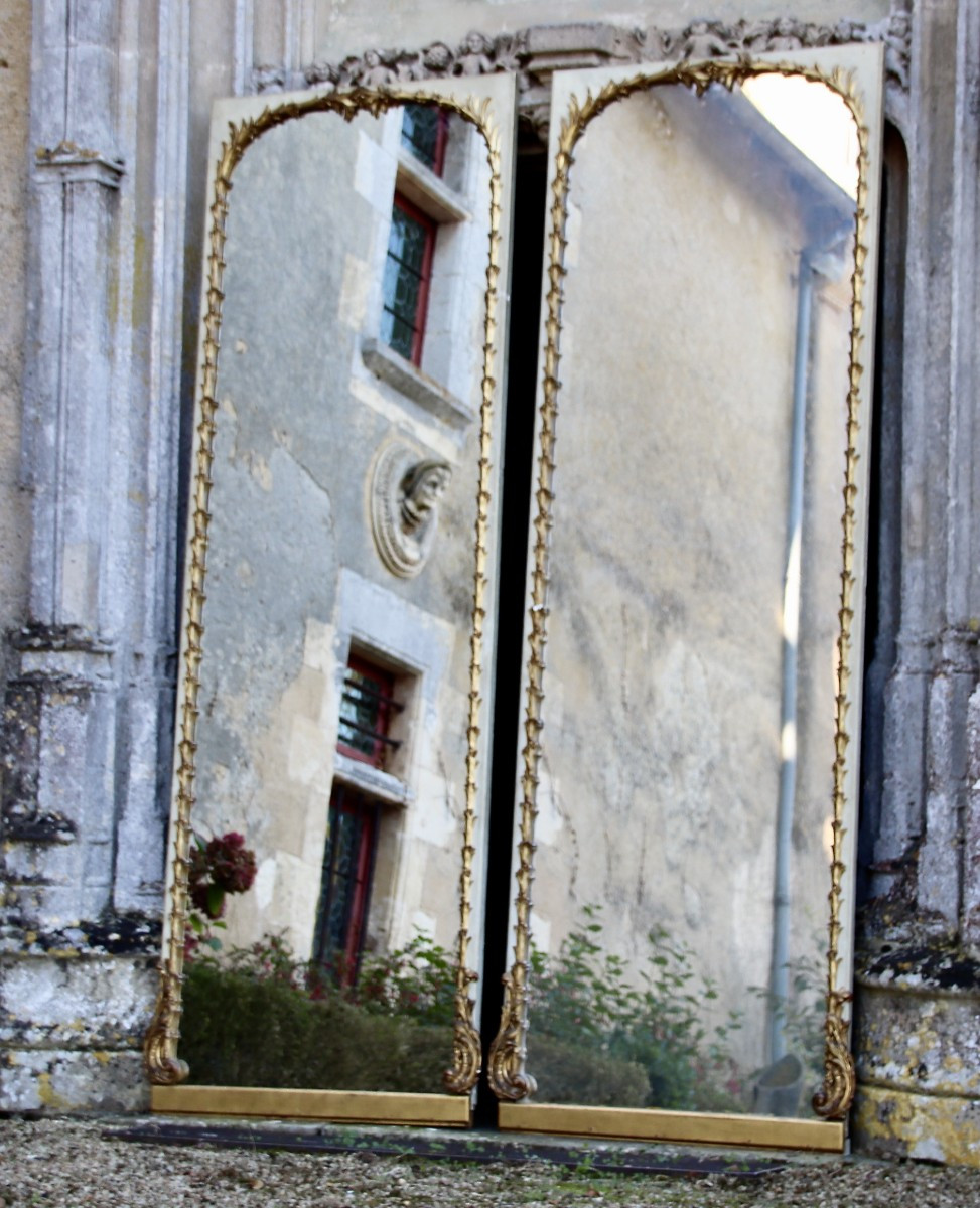 Grande paire de miroirs fin XIXème en bois doré