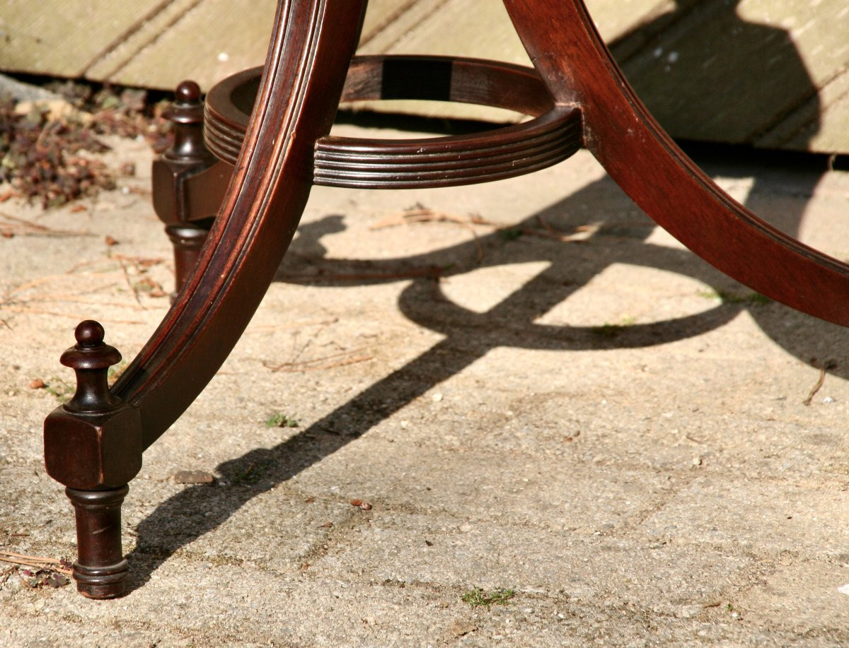 Mahogany Pedestal Table From Flint & Horner-photo-4