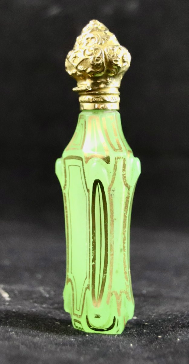 Early 19th Century Opaline Salt Bottle -photo-1