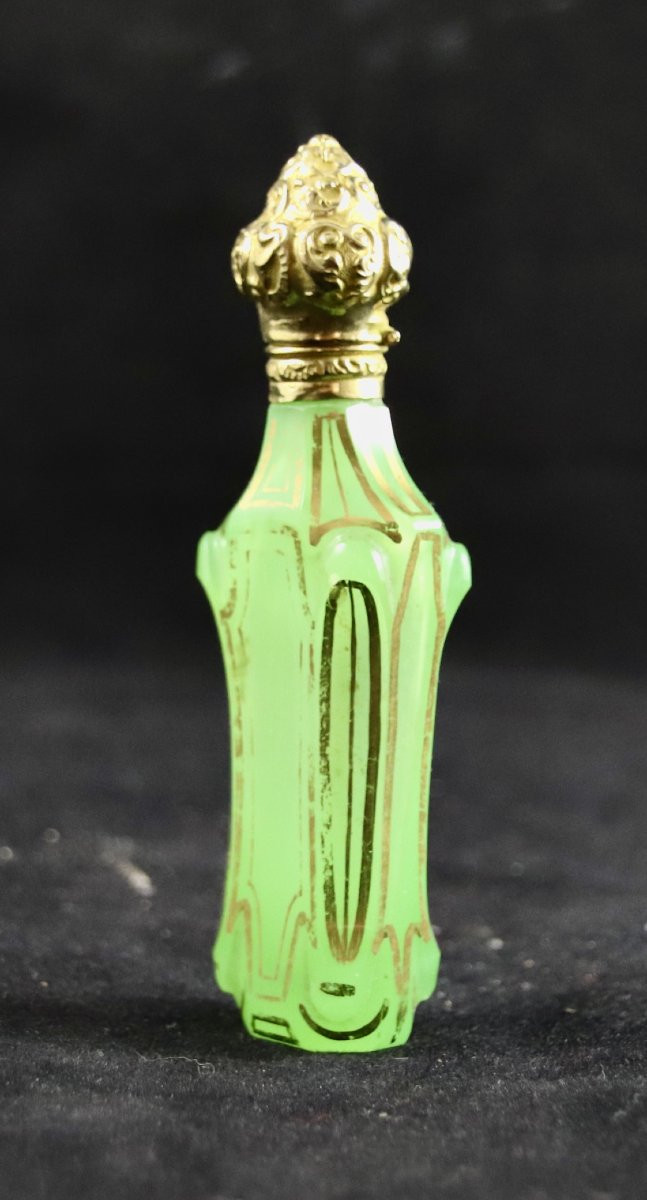 Early 19th Century Opaline Salt Bottle -photo-2