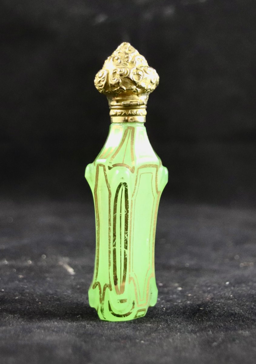 Early 19th Century Opaline Salt Bottle -photo-3