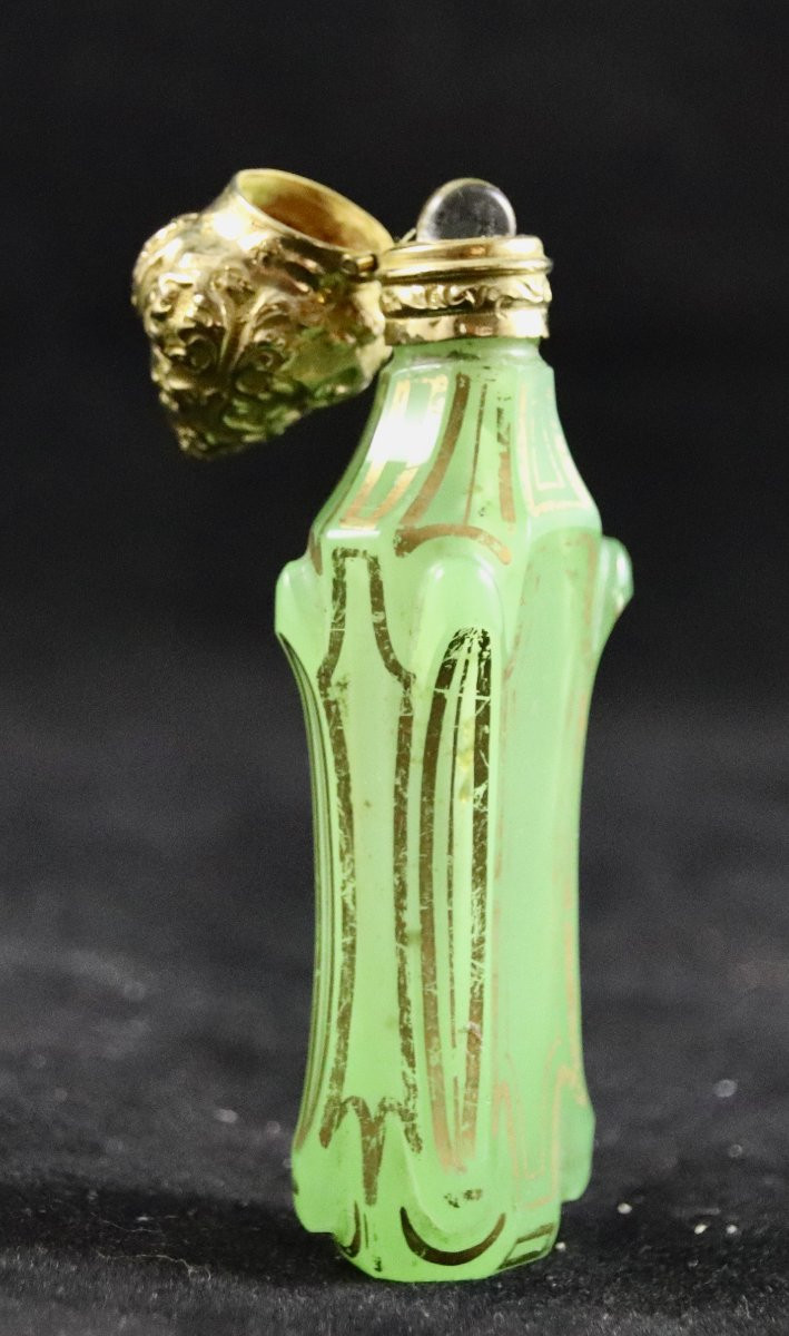 Early 19th Century Opaline Salt Bottle -photo-4