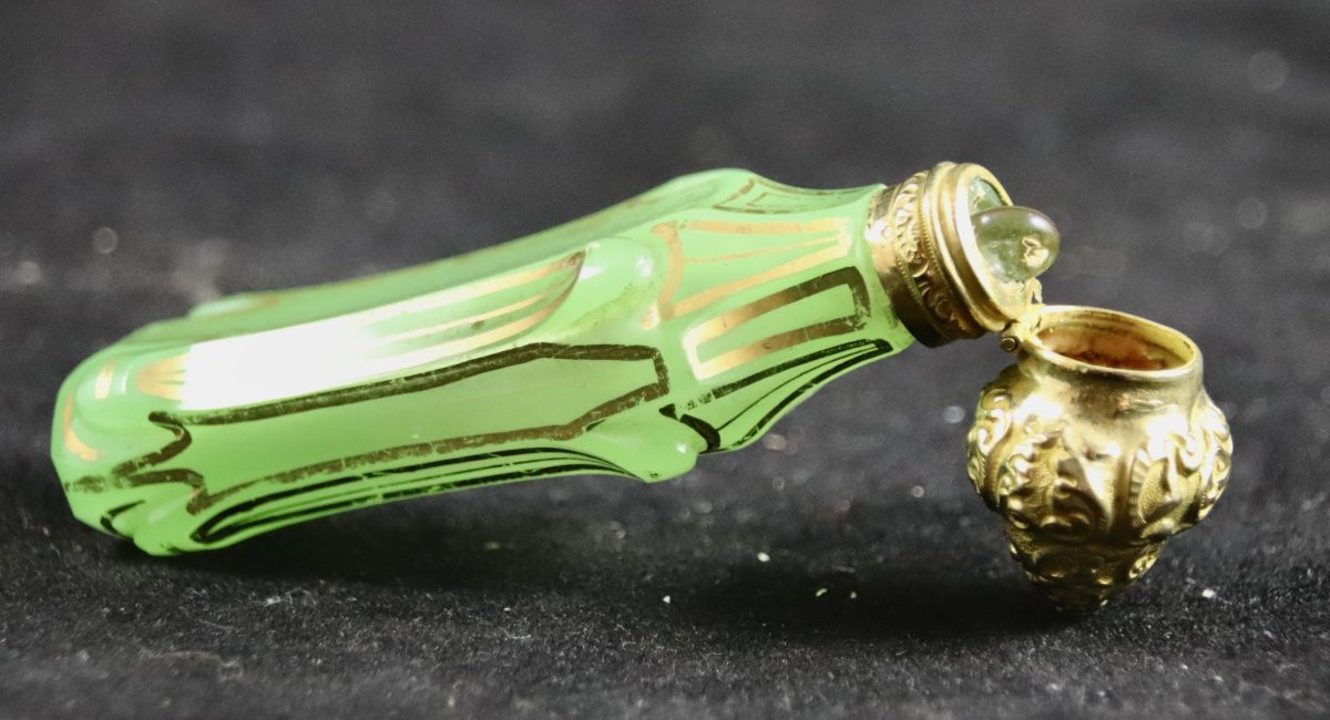 Early 19th Century Opaline Salt Bottle -photo-5