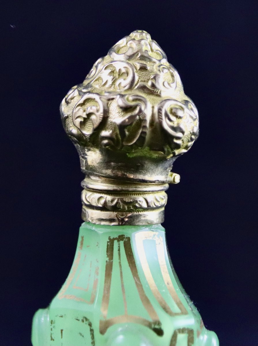 Early 19th Century Opaline Salt Bottle -photo-8