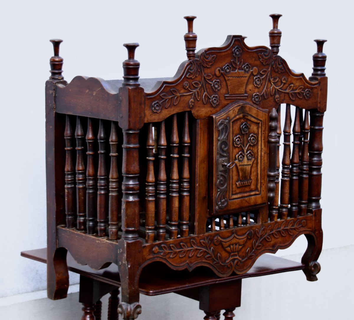 Provençal Bread Box In Walnut, Dating From The 18th Century -photo-3