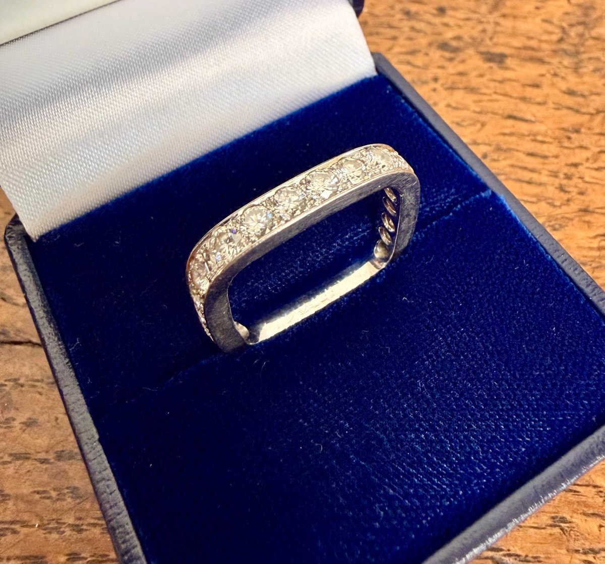 bague alliance carré en or gris et diamants -photo-1