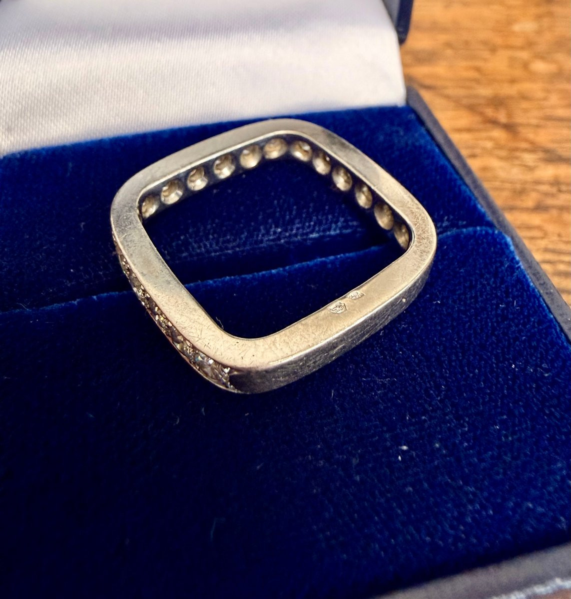 bague alliance carré en or gris et diamants -photo-5
