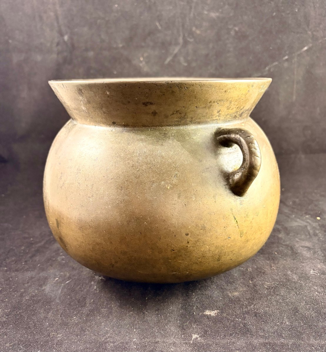 Early 17th Century Bronze Cauldron -photo-2