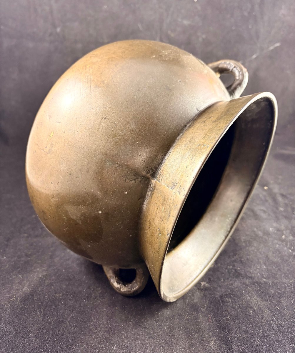 Early 17th Century Bronze Cauldron -photo-1