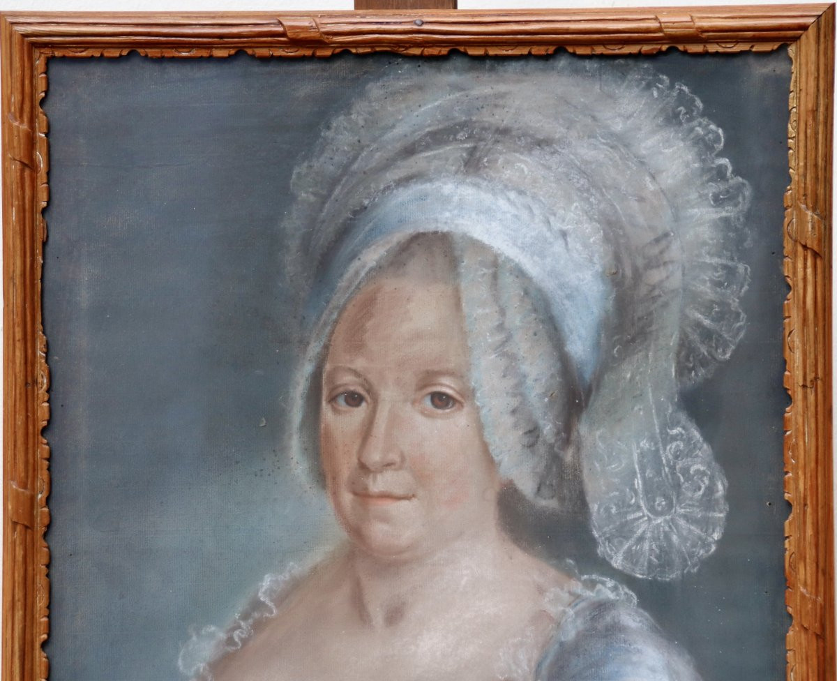 18th-century Pastel Of A Woman With A Headdress -photo-2