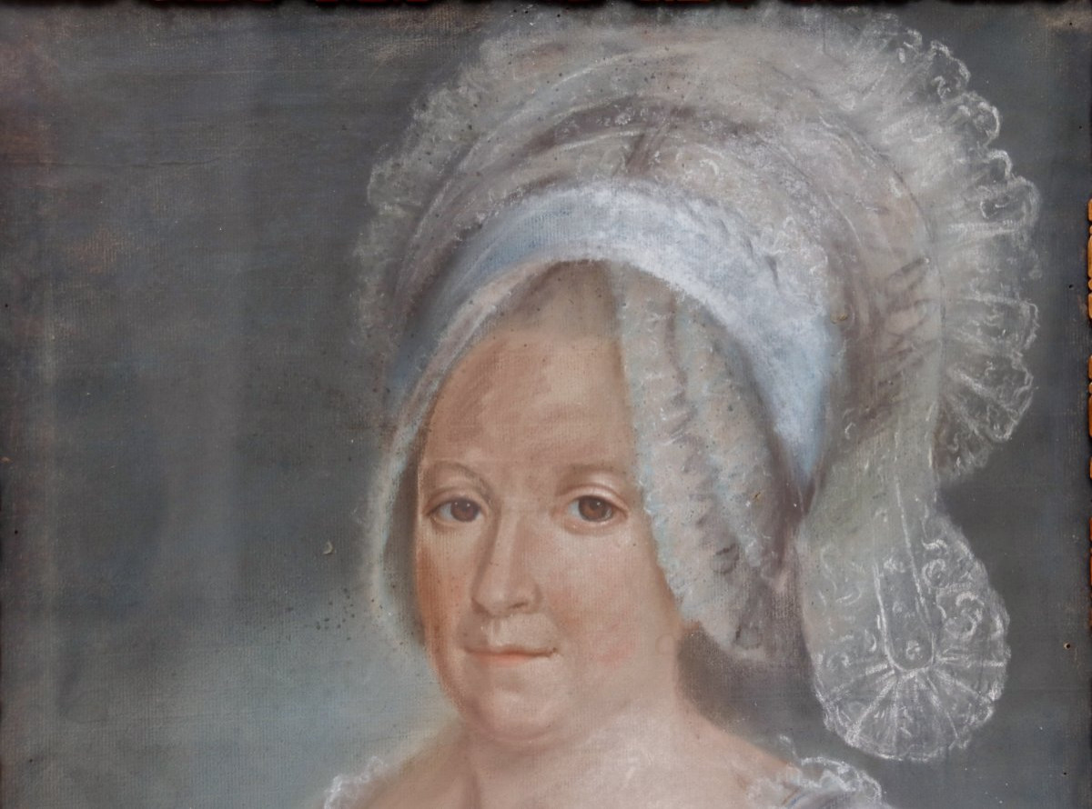18th-century Pastel Of A Woman With A Headdress -photo-2