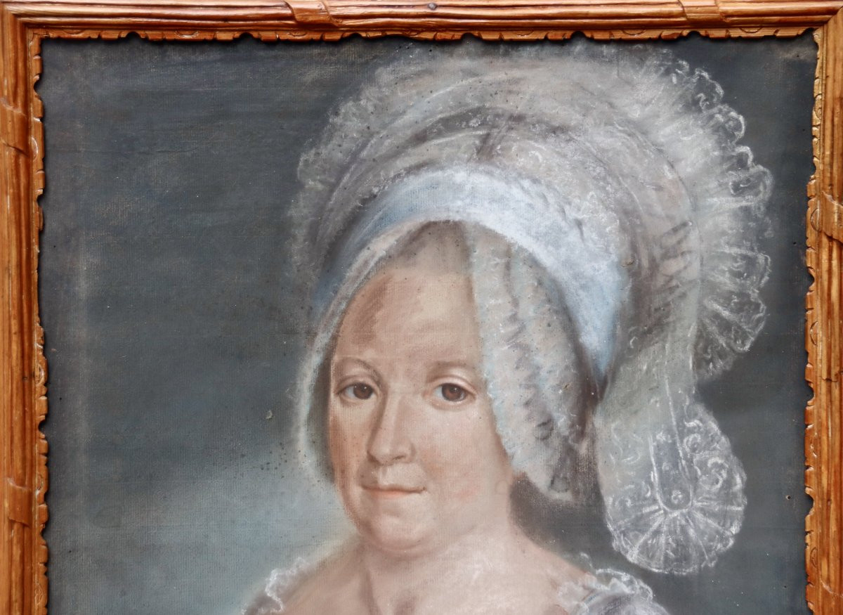 18th-century Pastel Of A Woman With A Headdress -photo-5