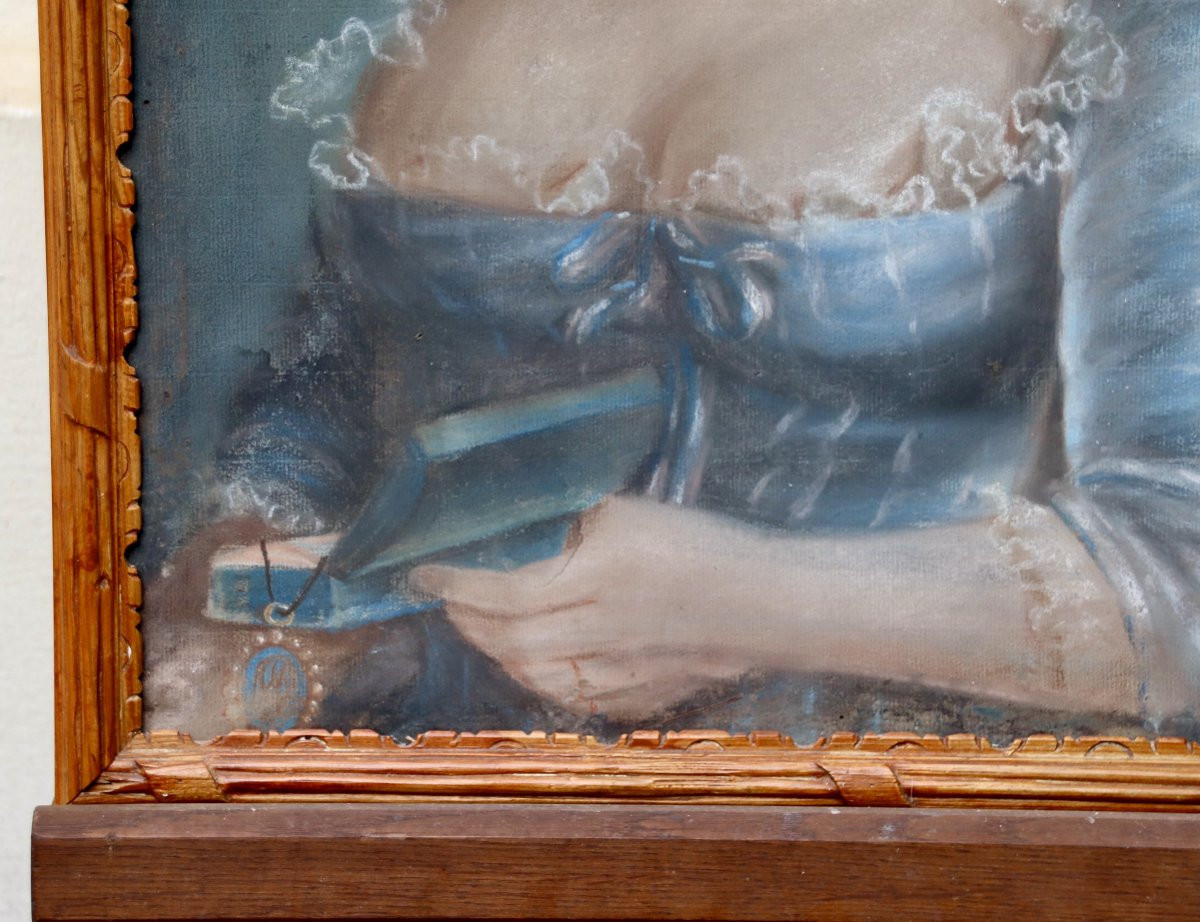 18th-century Pastel Of A Woman With A Headdress -photo-6