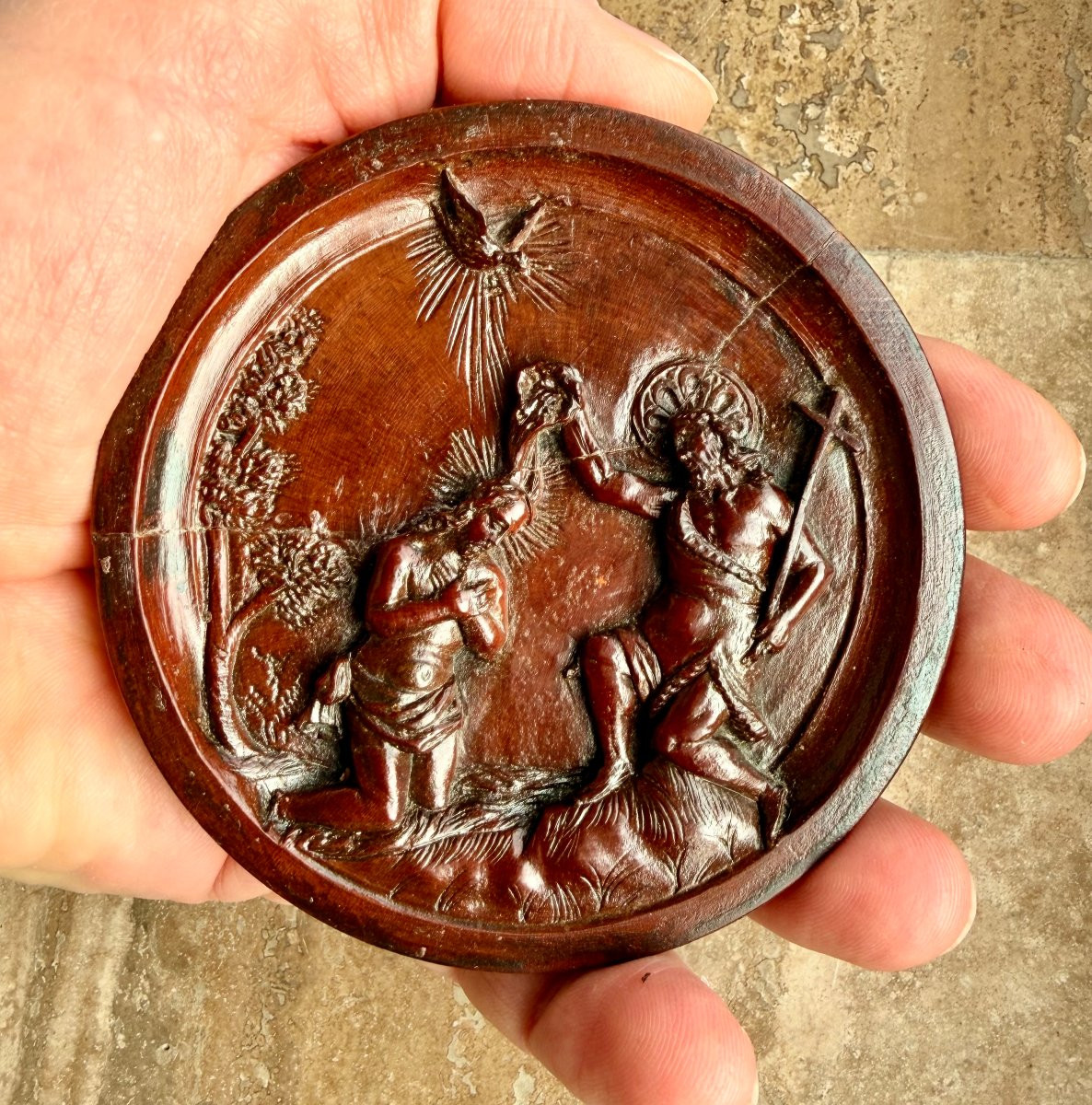 médaillon XVIIème en buis représentant le baptême du Christ -photo-1