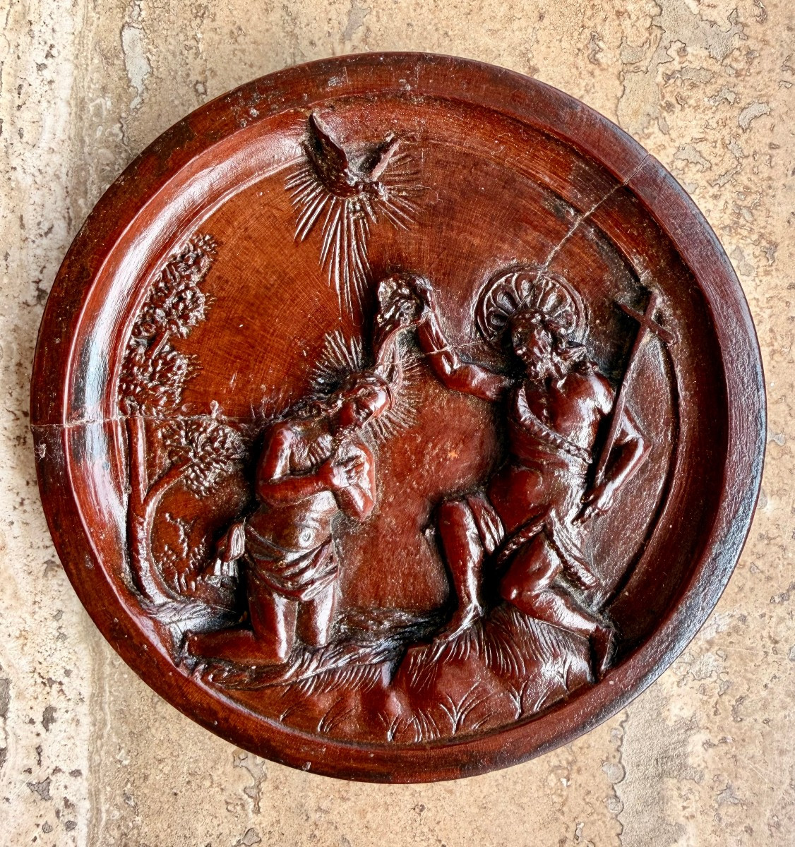 médaillon XVIIème en buis représentant le baptême du Christ 