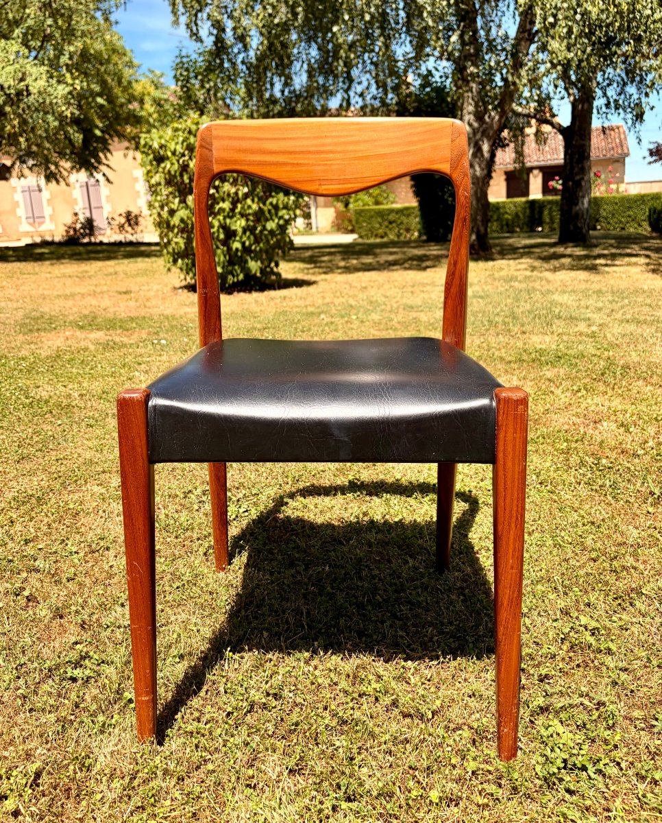 suite de 8 chaises scandinave en teck de Niels otto Moller-photo-3