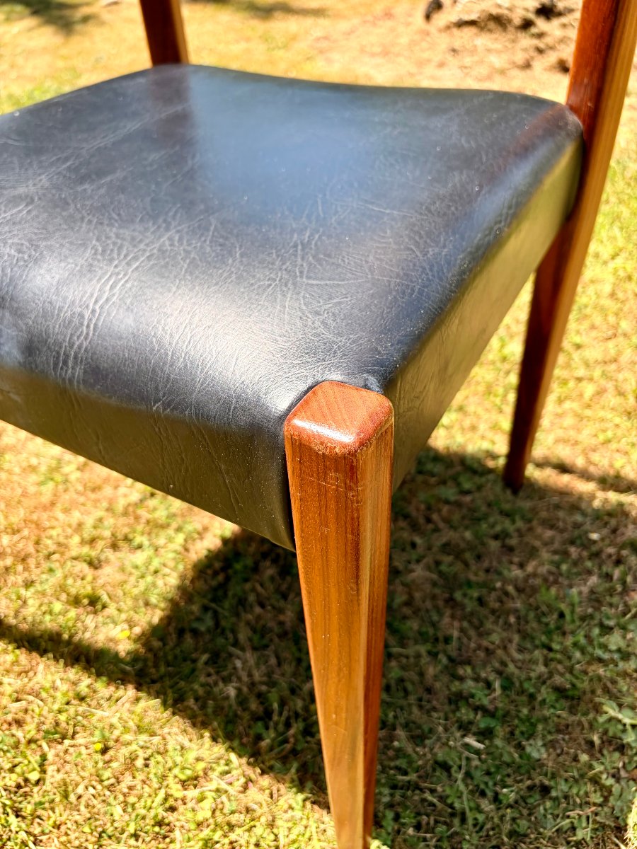 suite de 8 chaises scandinave en teck de Niels otto Moller-photo-3