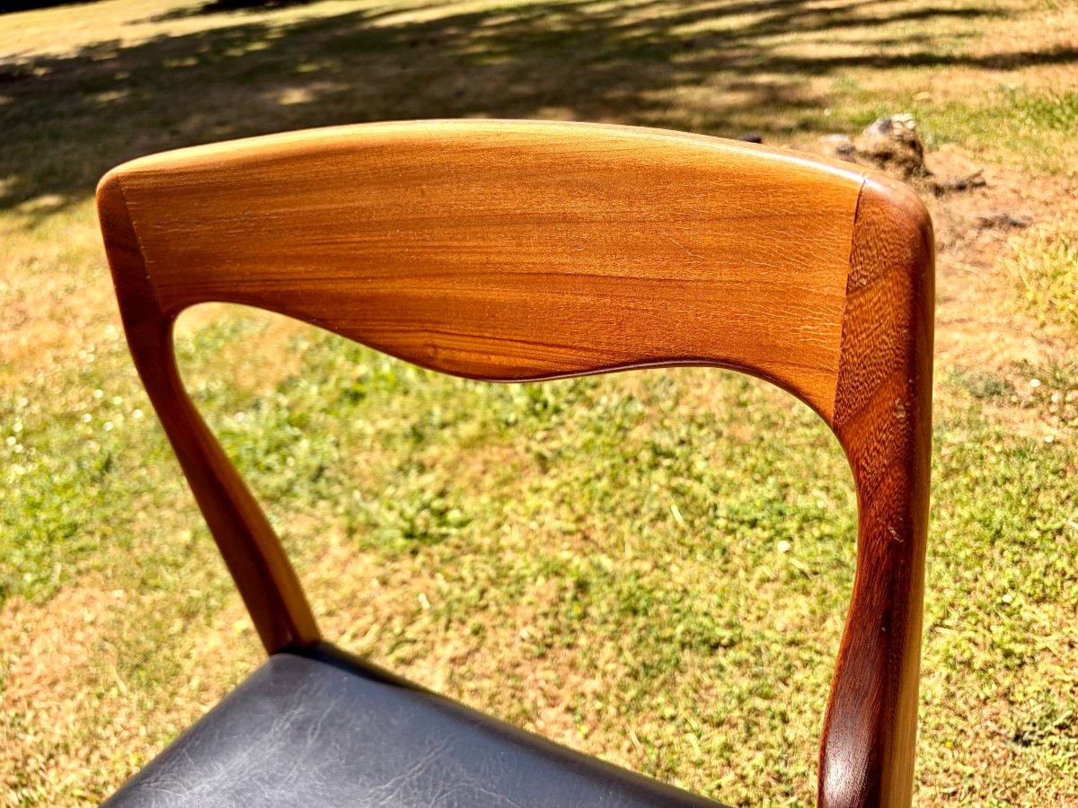 suite de 8 chaises scandinave en teck de Niels otto Moller-photo-6