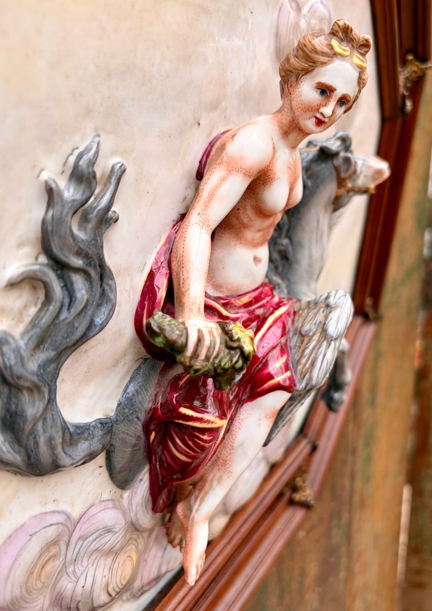 capodimonte plaque en haut relief en porcelaine représentant Pégase -photo-2