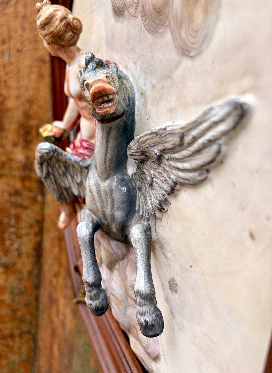 capodimonte plaque en haut relief en porcelaine représentant Pégase -photo-3