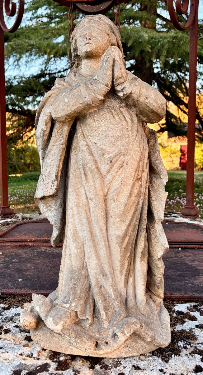 vierge en prière d'époque XVIIème en pierre 