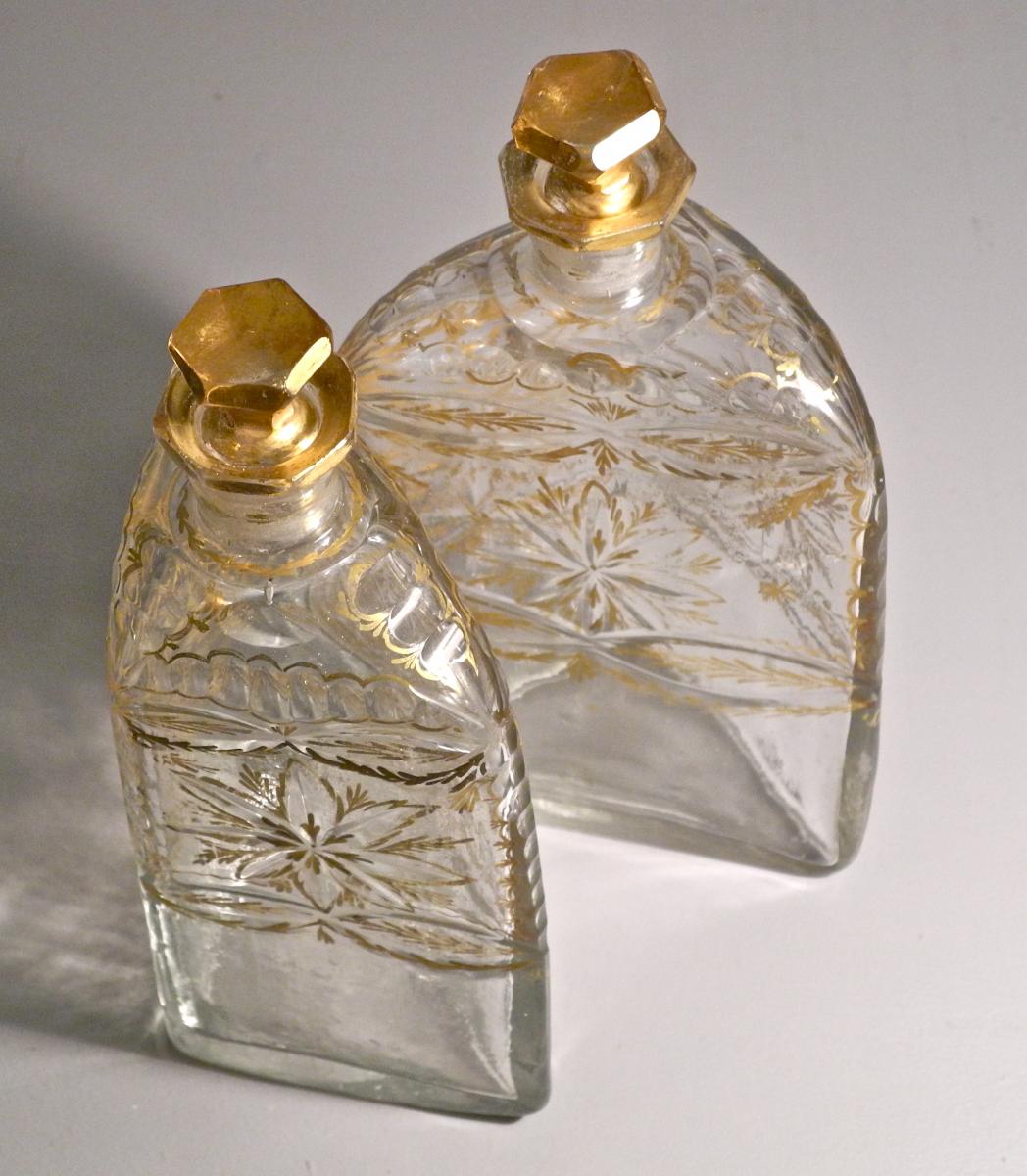 Pair Of Bottles Nineteenth Engraved Glass And Gold-photo-2