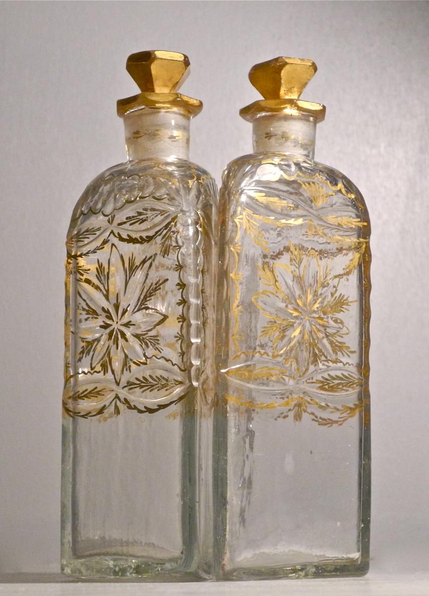 Pair Of Bottles Nineteenth Engraved Glass And Gold-photo-4