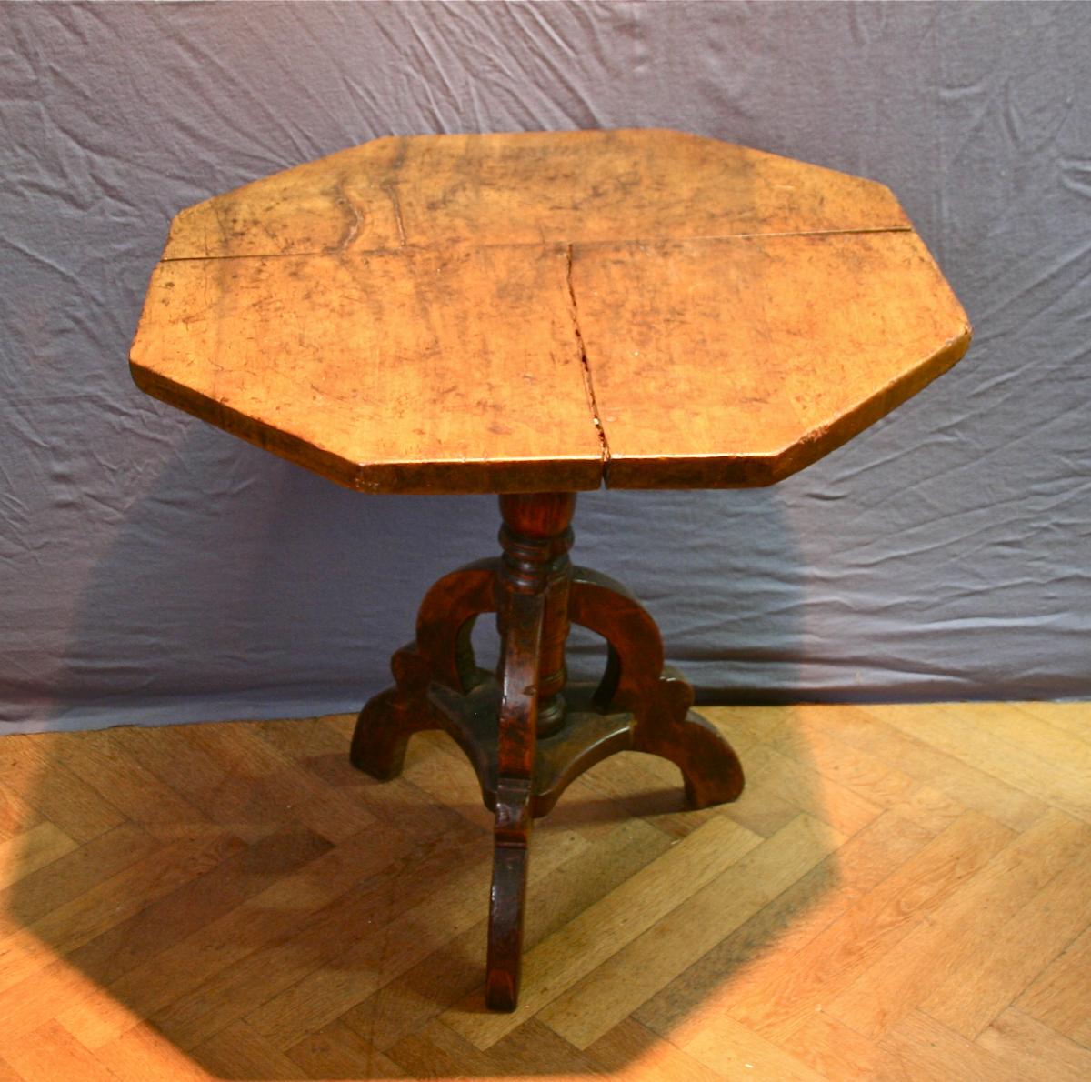 17th Century Swivel Octagonal Table In Walnut-photo-4