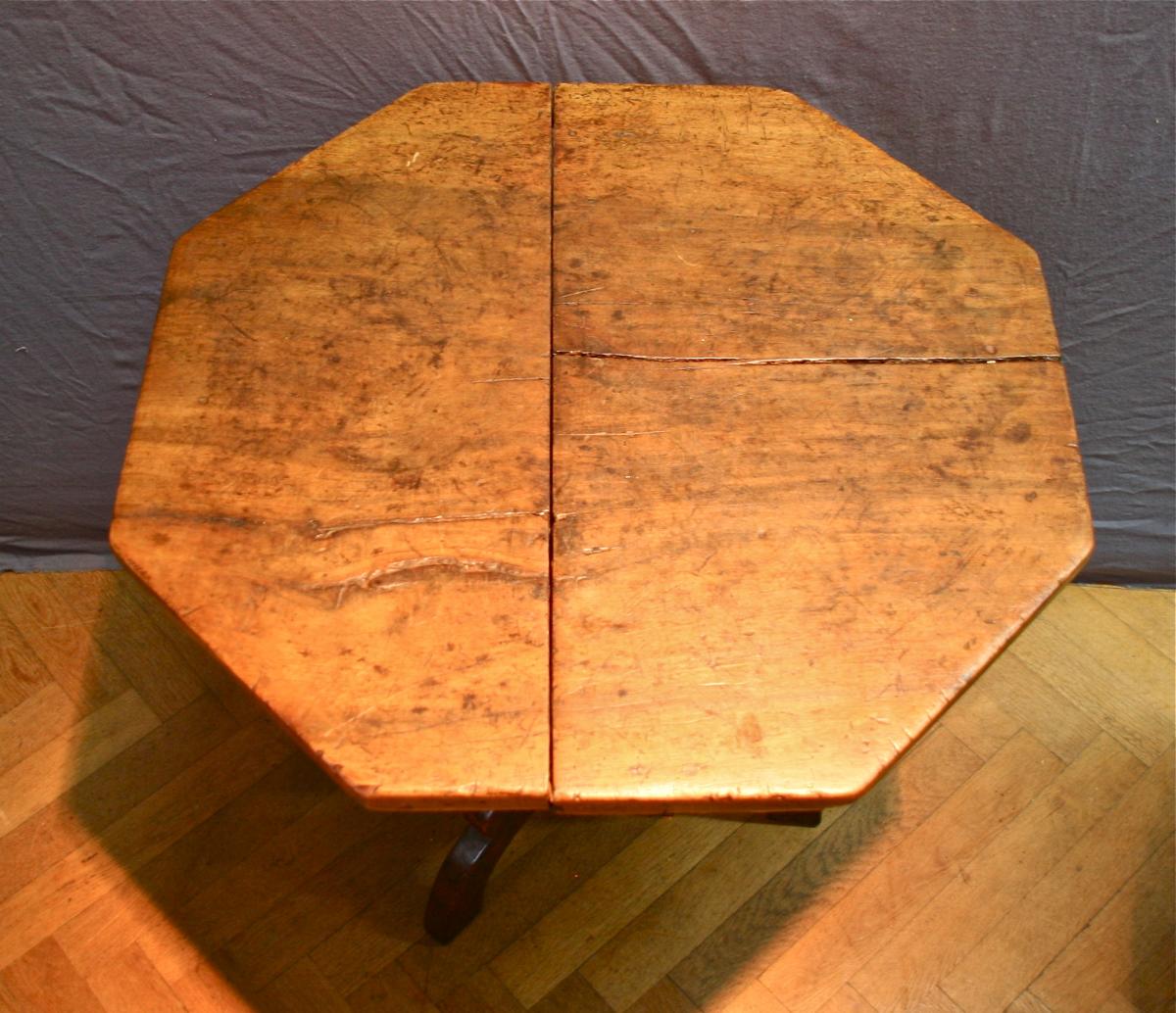 17th Century Swivel Octagonal Table In Walnut-photo-6