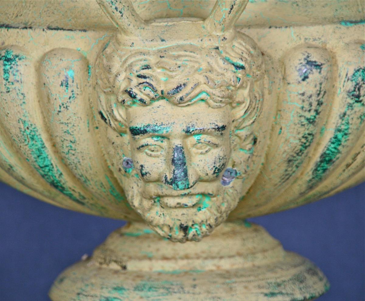 Très Grande Paire De Vases Médicis En Fonte Sur Socle -photo-4