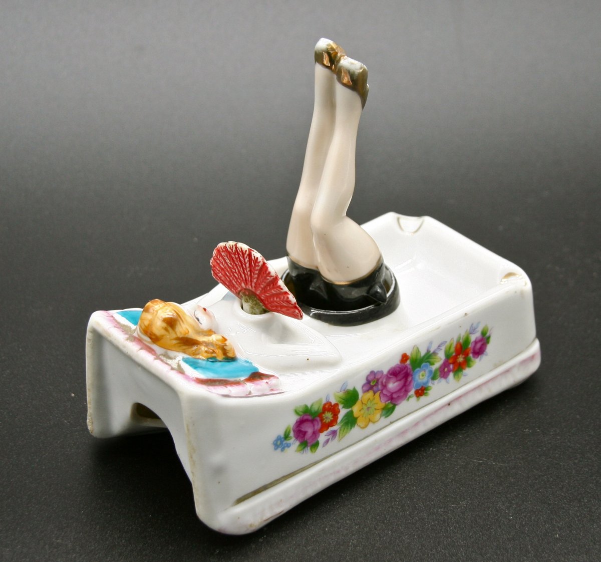 Erotic Porcelain Ashtray-photo-2