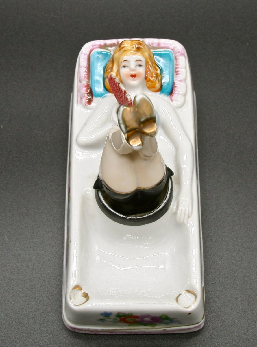 Erotic Porcelain Ashtray-photo-4