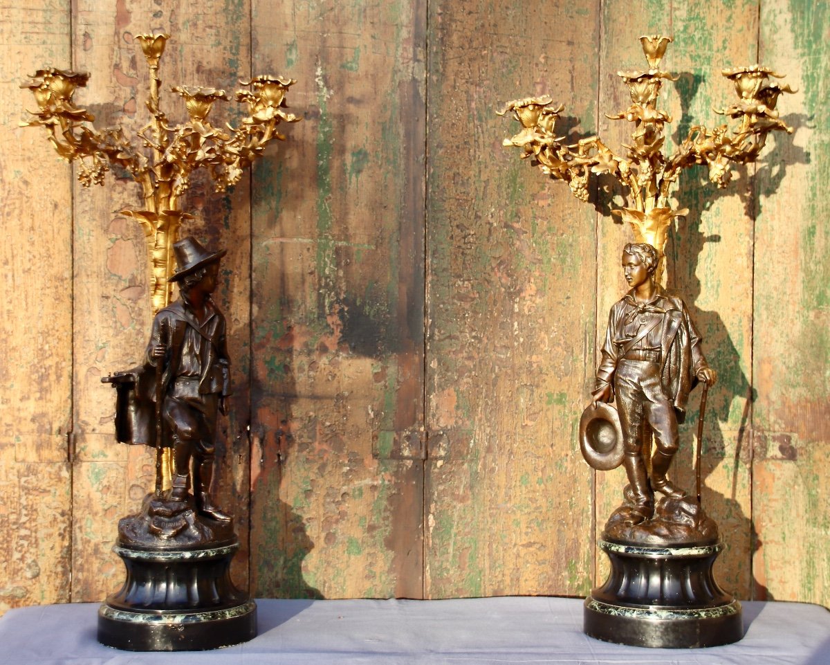 Paire De Candélabres En Bronze Aux Personnages d'époque XIXème De E. Blavier 