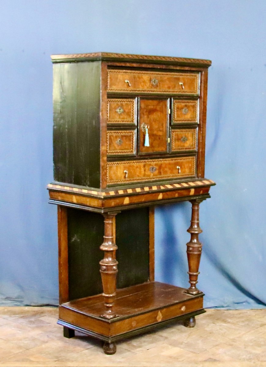 18th Century Walnut Cabinet-photo-3