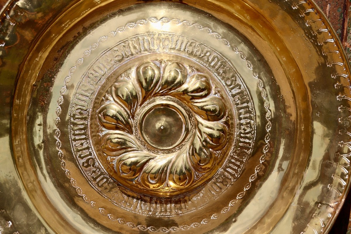 Grand Plat De Quête XVIIème En Laiton-photo-2