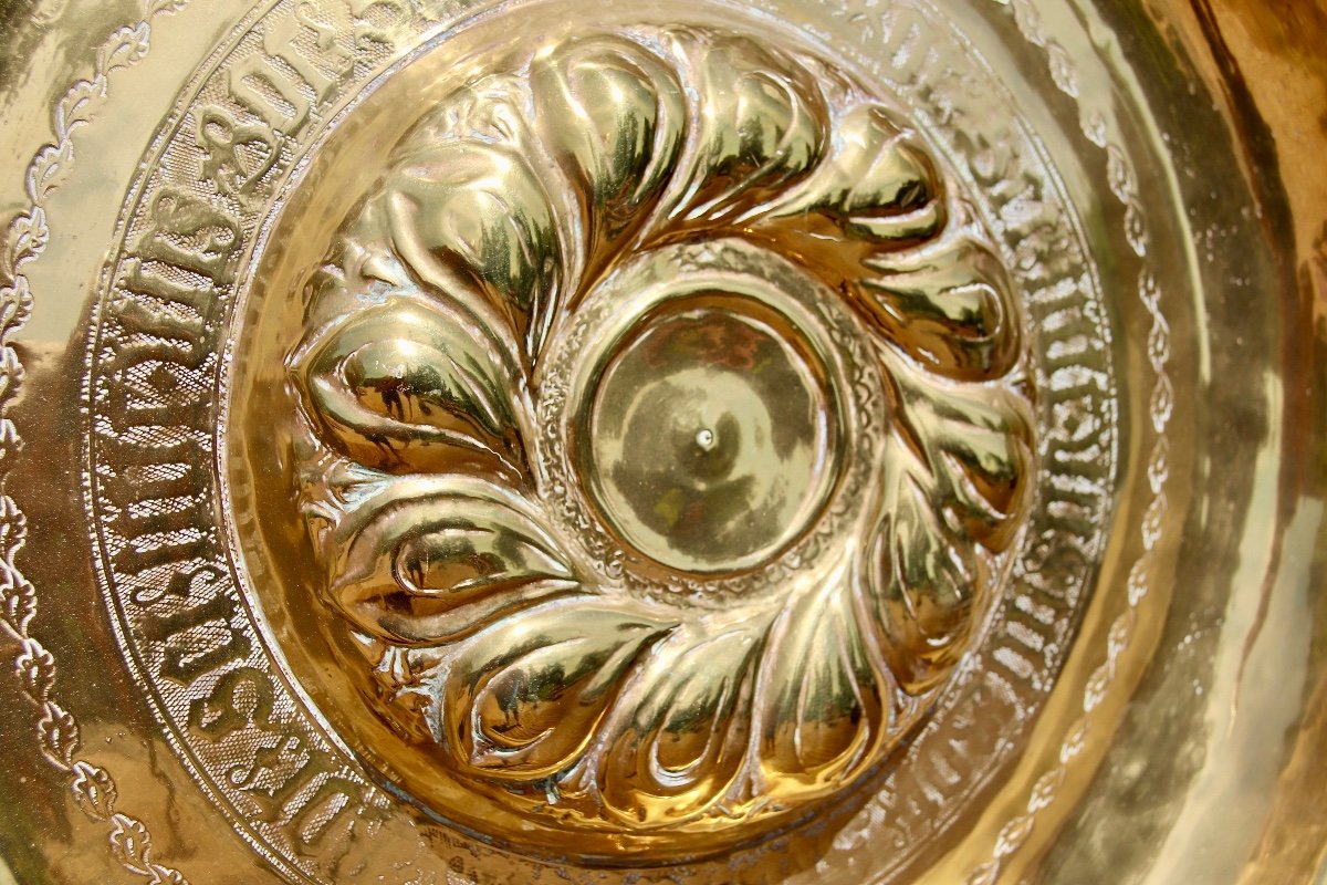 Grand Plat De Quête XVIIème En Laiton-photo-1