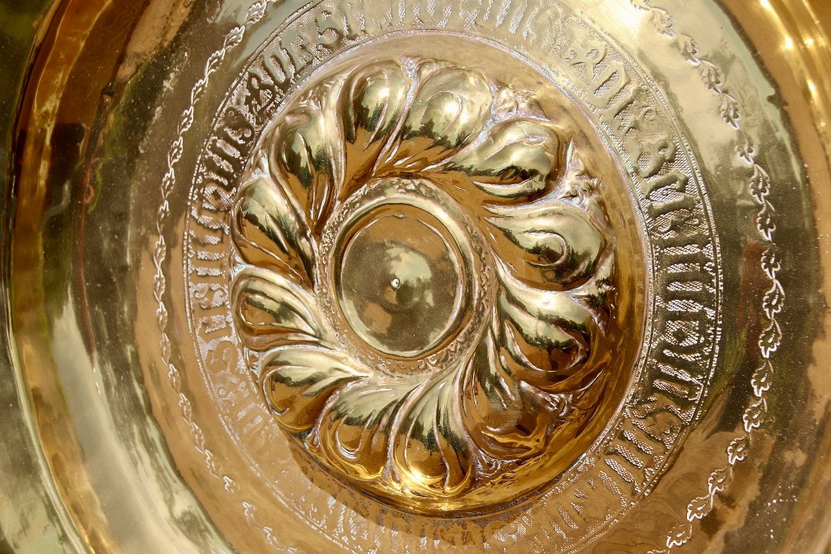 Grand Plat De Quête XVIIème En Laiton-photo-2