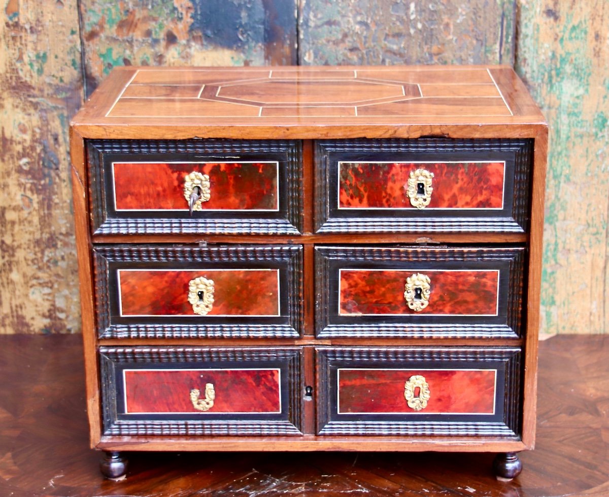 17th Century Cabinet In Rosewood And Tortoiseshell